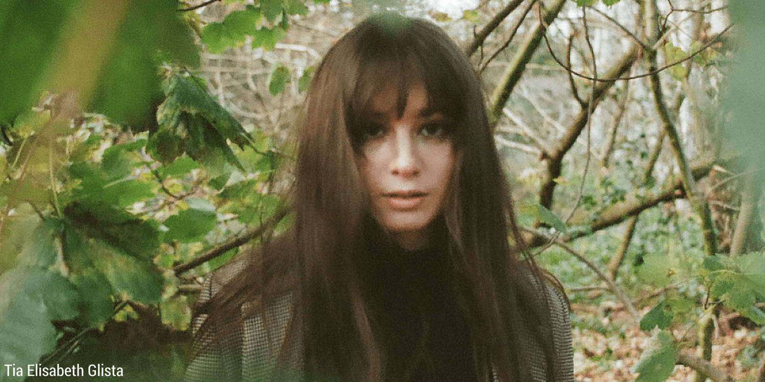 Emma Taylor’s voice is haunting, and she makes the kind of music that she describes as “sad girl music” which to me, is absolutely perfect. It’s poetic and romantic but with a darker undertone.